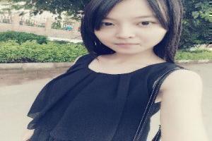 女生穿美人鱼尾巴